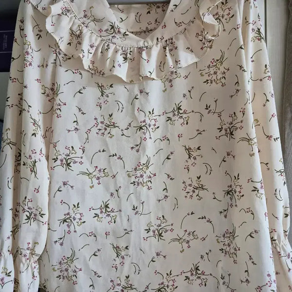[BUNJANG] Floral Chiffon Blouse with Frill Detail / 꽃무늬 쉬폰 블라우스