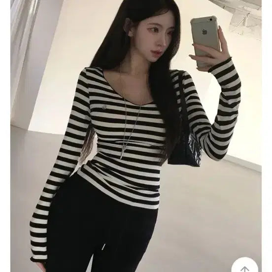 [BUNJANG] Holy Striped U-Neck Long Sleeve T-Shirt / 홀리 쫀득 단가라 유넥 긴팔 티셔츠