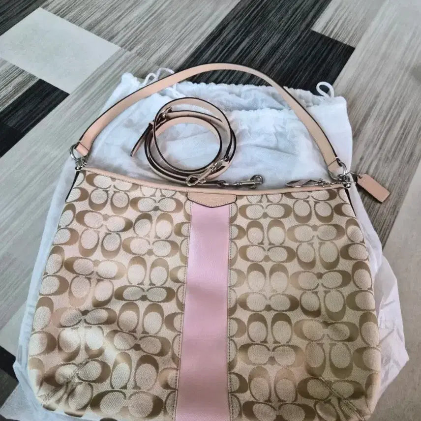 [BUNJANG] Coach Signature Shoulder Bag / 코치 시그니처 숄더백