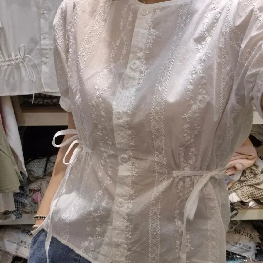 [BUNJANG] Embroidered Blouse with Waist Ribbon / 허리리본 자수 블라우스