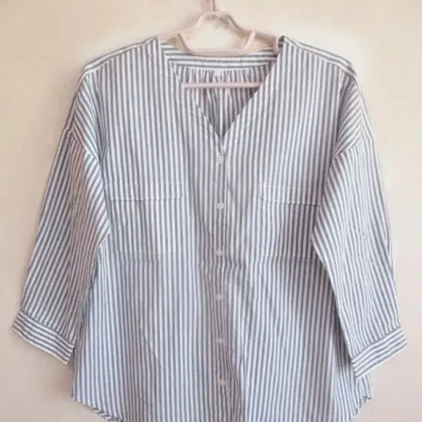 [BUNJANG] White Stripe V-Neck Shirt (100% Cotton) / 화이트 스트라이프/브이넥 셔츠 (면100)