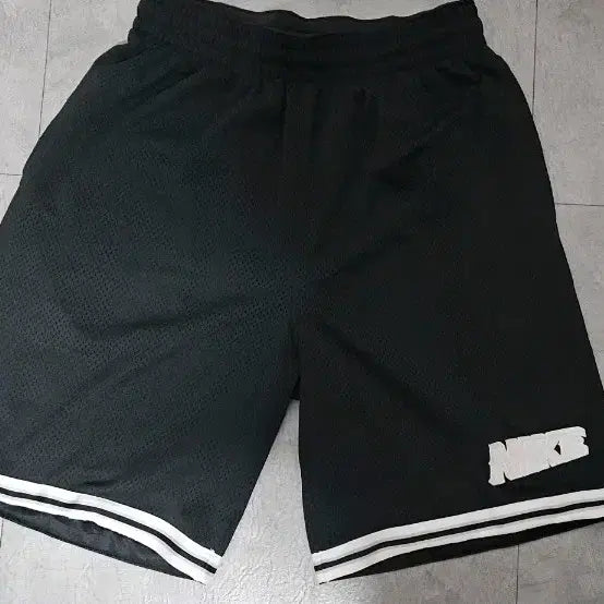[BUNJANG] Nike Punch Logo Shorts / 나이키 펀칭  로고 반바지