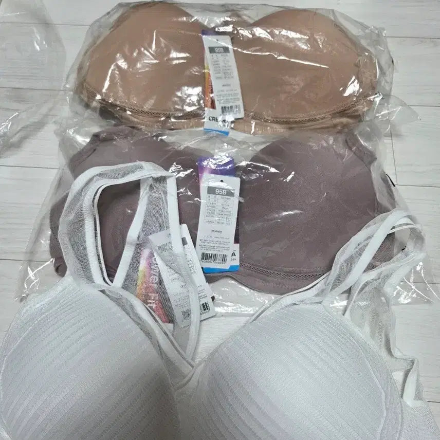 [BUNJANG] Vivienne Skin Fit Bra 3-Piece Set (New with Tags) / 비비안 스킨핏 브래지어 3개 택채새상품