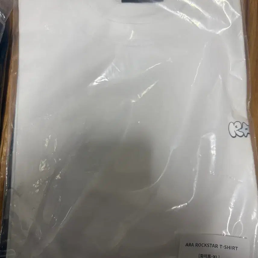 [BUNJANG] Woojunging Merchandise Unsealed Short-Sleeve T-shirt XL / 우정잉 굿즈 미개봉 반팔티셔츠 xl