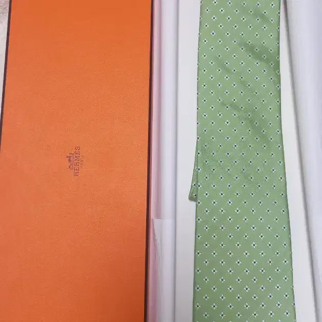 [BUNJANG] Hermès Silk H Pattern Necktie Pastel Green / [정품]에르메스 넥타이 미사용