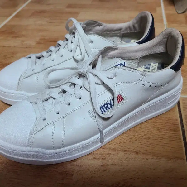 [BUNJANG] Autry Medalist Low White Leather Sneakers (260mm) / 오트리 밥러츠 41(260추천)