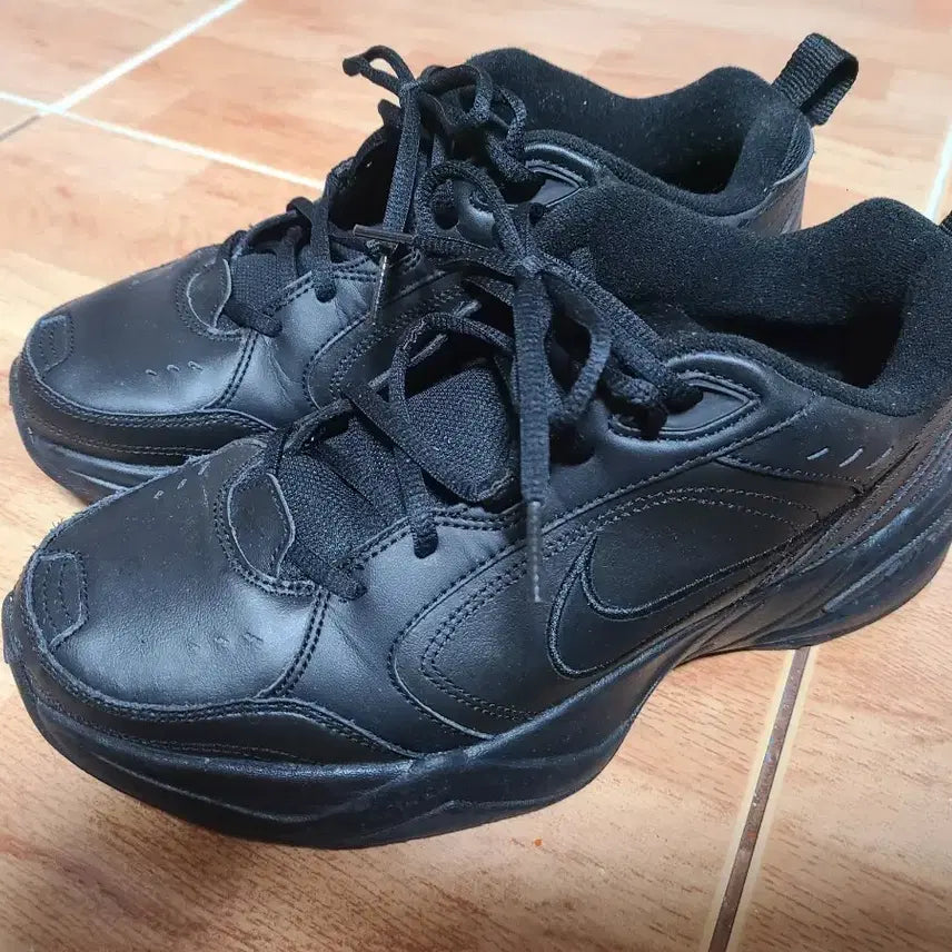 [BUNJANG] Nike Air Monarch Black Sneakers (Recommended for 260mm) / 나이키 에어모나크 블랙 265(260추천)