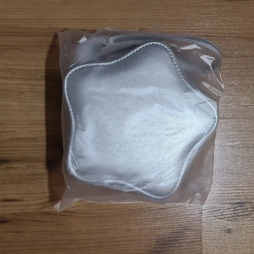 [BUNJANG] Amore Mall x Super Mario Star Pouch Silver / 아모레몰x슈퍼마리오 별 모양 파우치 실버