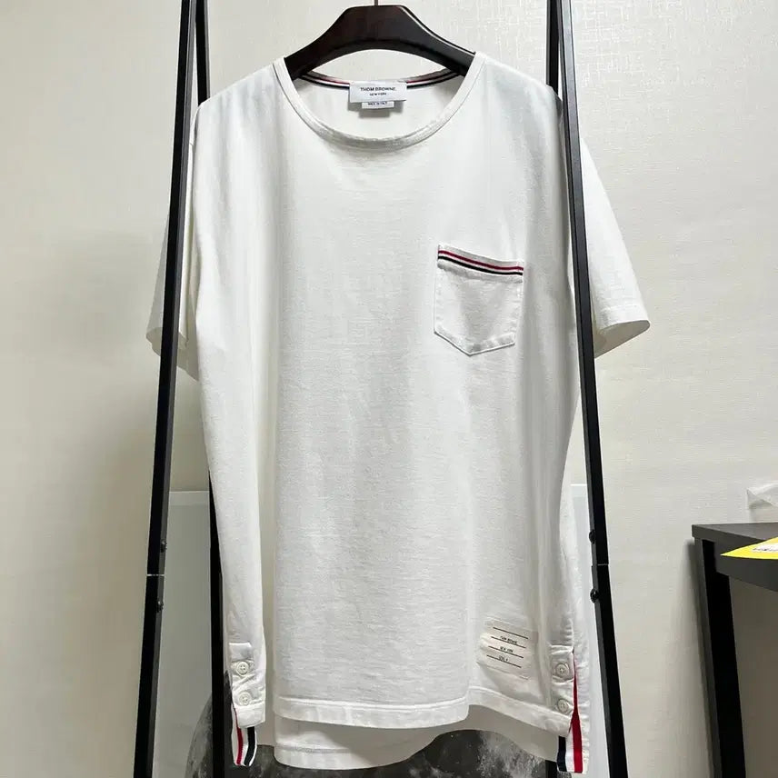 [BUNJANG] Thom Browne Tricolor Stripe Pocket T-Shirt Size 4 / 정품 4) 톰브라운 삼선 포켓 반팔 티셔츠 105~110