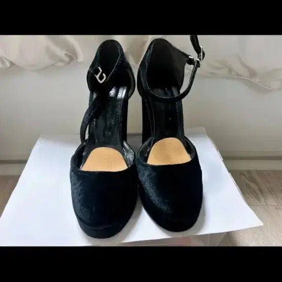[BUNJANG] Black Velvet Strap Heels / 블랙 벨벳 스트랩 힐