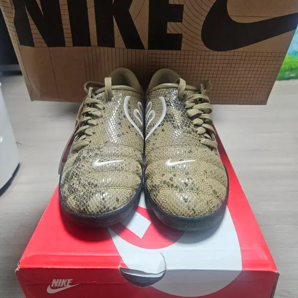 [BUNJANG] Nike Total 90 Shoot II SE "Parachute Beige & Pale Ivory" Sneakers (Women's US 10.5 / Men's US 10) / (W) 나이키 토탈 90 파라슈트 베이지 앤 페일 아이보리