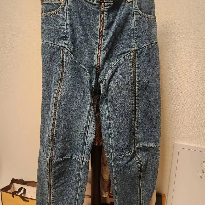 [BUNJANG] VETEMENTS x Levi's 17FW Multi Zipper Jeans / (시착만한 민트급)17시즌 베트멍x리바이스 멀티지퍼진 중청 M