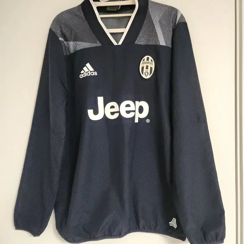 [BUNJANG] Adidas Juventus Warm-up Jacket Size 100 / 아디다스 유벤투스 웜업자켓 사이즈100