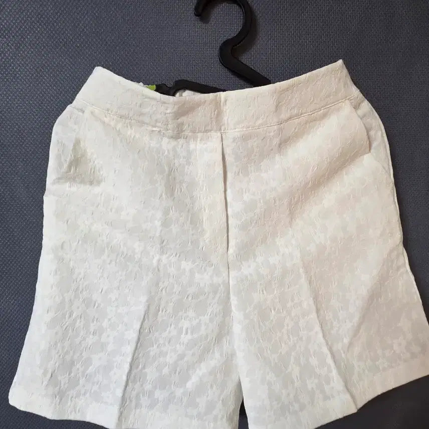 [BUNJANG] White Jacquard Pattern Dress Shorts / 정장 반바지 흰색 자카드 패턴