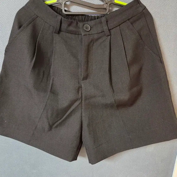 [BUNJANG] Black Pintuck Shorts / 검정색 핀턱 반바지