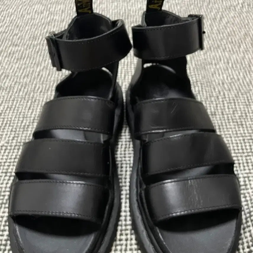 [BUNJANG] Dr. Martens Clarissa Sandal Black / 닥터마틴 클라리사 샌들