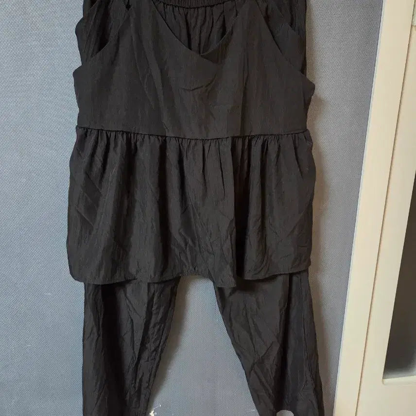 [BUNJANG] Women's Black Tank Top and Pants Set / 여성 블랙 나시  바지 세트