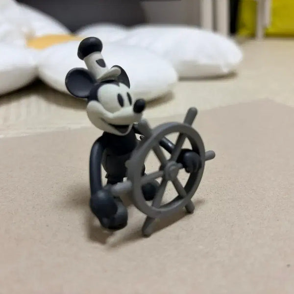 [BUNJANG] Disney Steamboat Willie Mickey Mouse Captain Figure (Monochrome) / 증기선윌리 미키마우스 선장 피규어 (흑백)