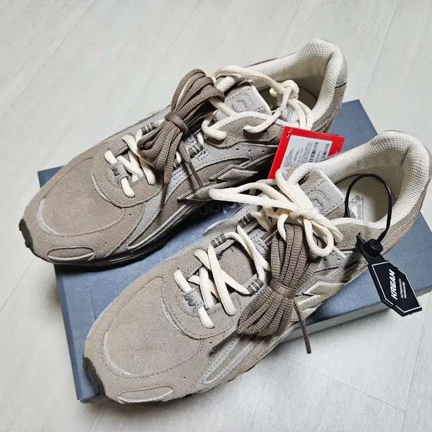 [BUNJANG] New Balance 204L Suede Mushroom / [275] 뉴발란스 204L 스웨이드 머쉬룸