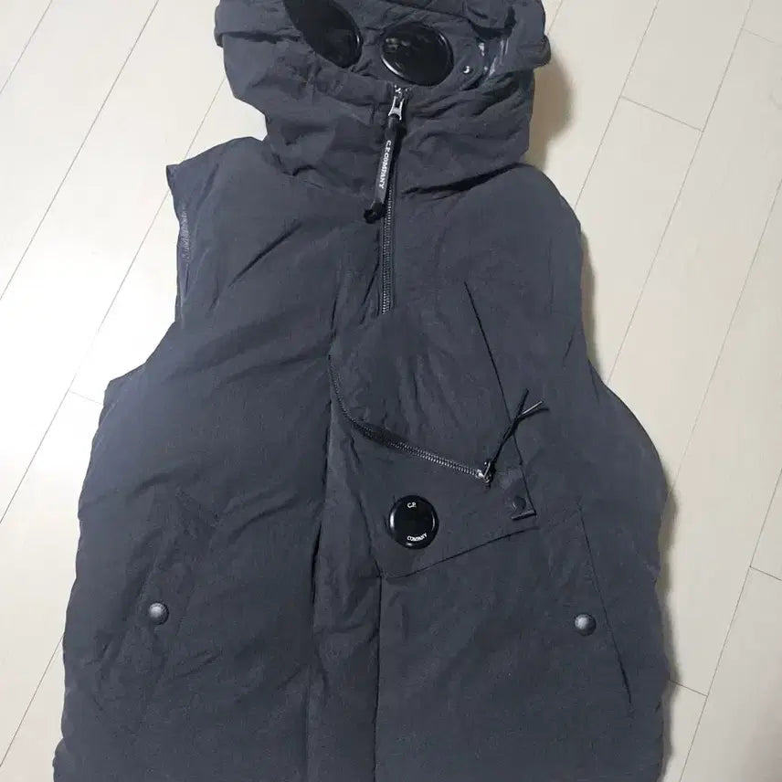 [BUNJANG] CP Company Goggle Lens Vest Padded Jacket Size 95 / [95]CP컴퍼니 고글 렌즈 조끼 패딩