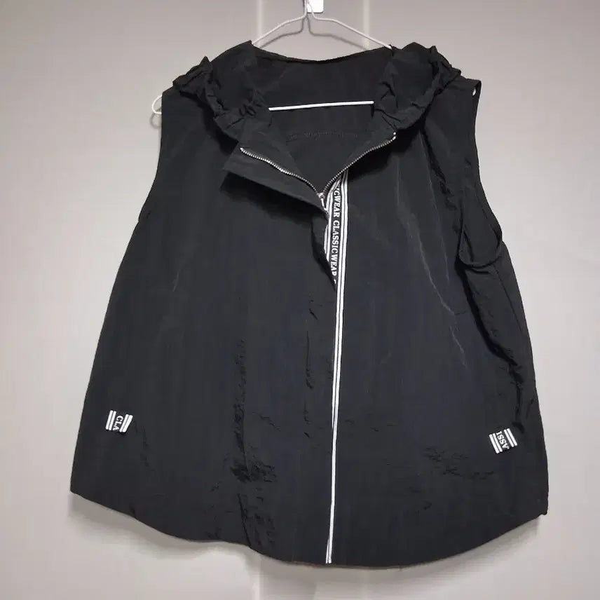 [BUNJANG] Black Hooded Vest (Free Size) / 블랙 후드 조끼(프리)