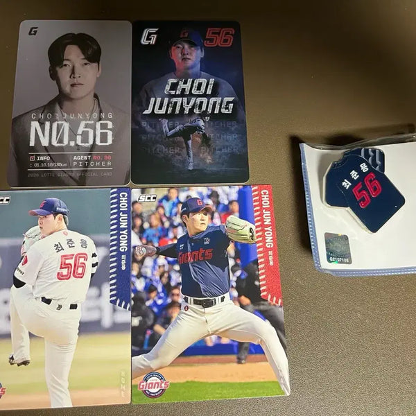 [BUNJANG] Lotte Giants Choi Jun-yong Photocard Set + Badge Bundle / 롯데자이언츠 최준용 포카4종 + 뱃지 일괄판매