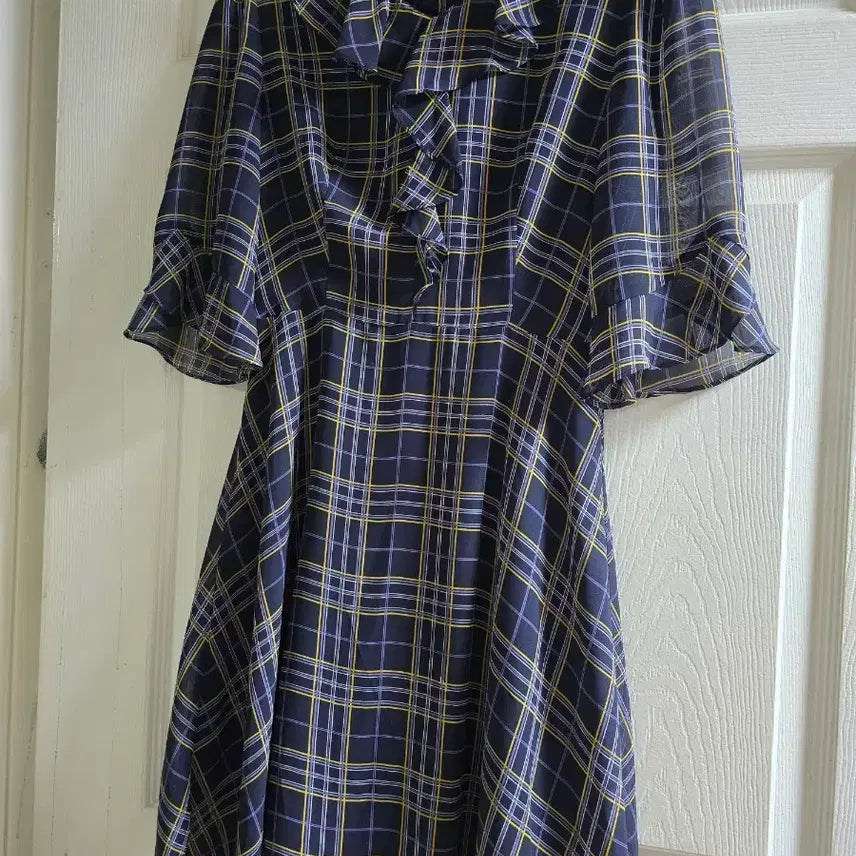 [BUNJANG] Roem Check Frill Midi Dress / 로엠 체크 프릴 원피스