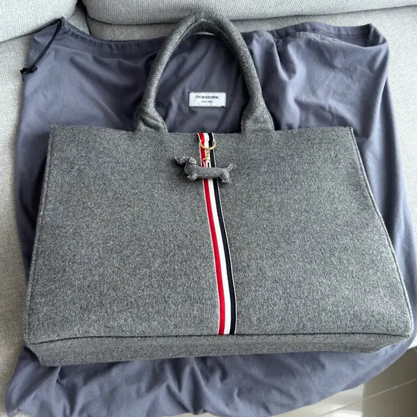 [BUNJANG] Thom Browne Seoul Pop-Up Exclusive Hector Bag Large + Hector Keyring / 톰브라운 성수 토트백 라지 + 헥터 키링