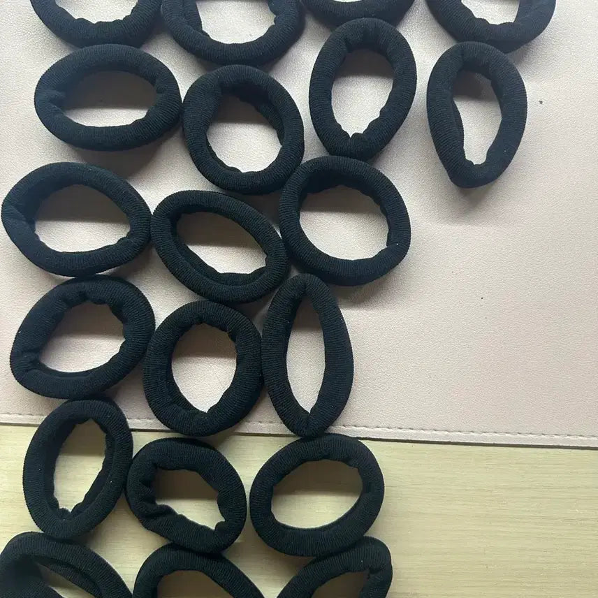 [BUNJANG] Black Thick Hair Ties (20 pcs) / 새상품 블랙 두꺼운 머리끈 일괄 판매합니다.