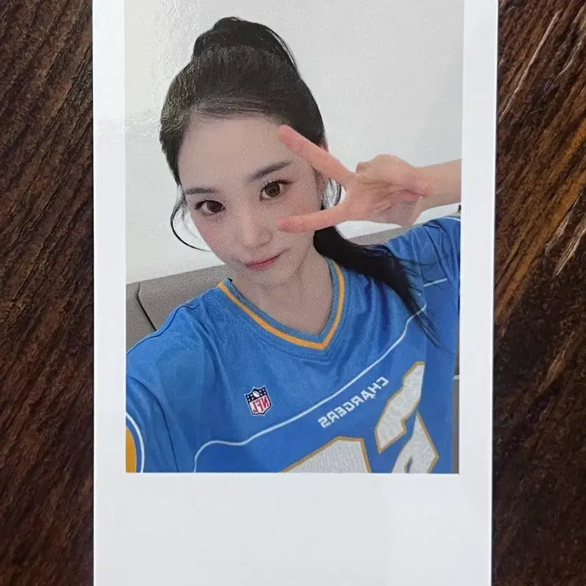 [BUNJANG] TripleS 롯데시네마 Wild Thing Yeonji Photocard + Object / 트리플에스 롯데시네마 와일드씽 지연 실물 포토카드 + 오브젝트