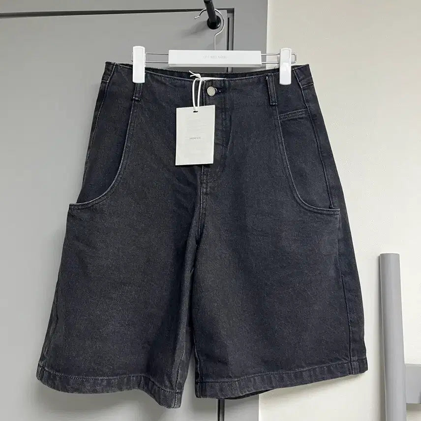 [BUNJANG] Amomento Cut-Out Pocket Denim Shorts (M) / 아모멘토 컷아웃 포켓 데님 쇼츠 m