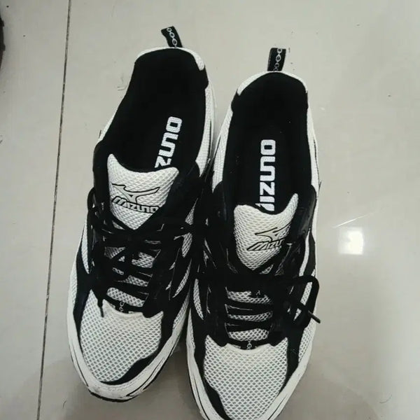 [BUNJANG] Mizuno Sneakers Black/White 265 Size / 미즈노 운동화 블랙/화이트 265사이즈
