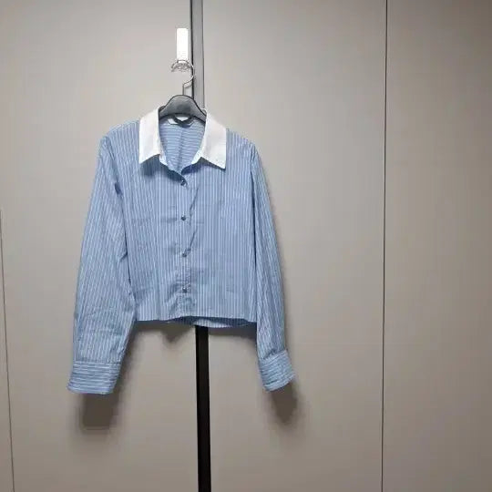 [BUNJANG] Roem Cropped Shirt Blue Stripe / 로엠크롭셔츠