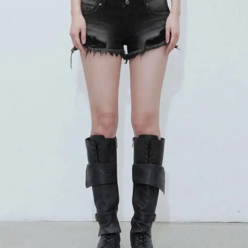 [BUNJANG] Bohemian Seoul Darkness Low-Waist Shorts / 보헤미안서울 다크니스 로우웨스트 쇼츠 반바지