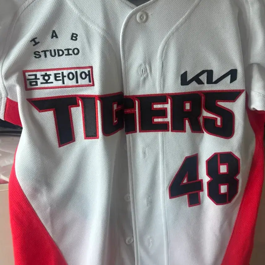[BUNJANG] Kia Tigers Kim Do-young Marked Authentic Home Jersey Size 85 / 기아타이거즈 이의리마킹->김도영마킹 교환신청