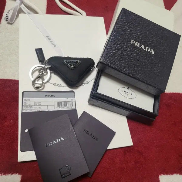 [BUNJANG] Prada Re-Nylon Triangle Keychain / 프라다 리나일론 트라이앵글 키링