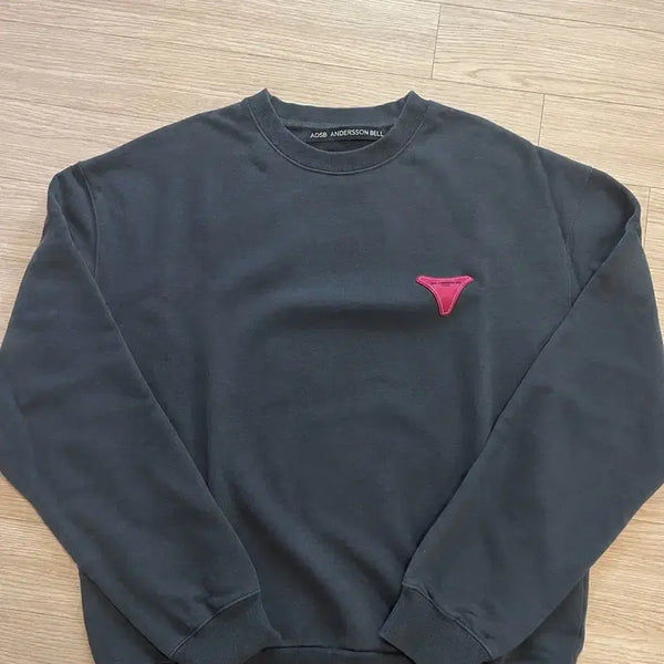 [BUNJANG] Andersson Bell Unisex Charcoal Patch Logo Sweatshirt (Size L) / (L)앤더슨벨 차콜 맨투맨