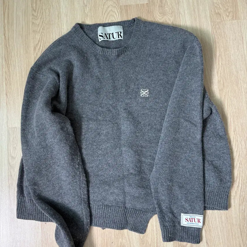 [BUNJANG] SATUR Asymmetric Cashmere Blend Classic Knit / SATUR 언발란스 캐시미어 블렌드 클래식 니트