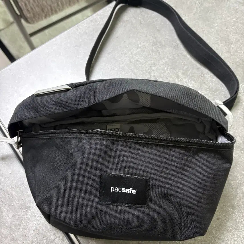 [BUNJANG] Pacsafe Gosling Backpack / 팩세이프 고슬링백