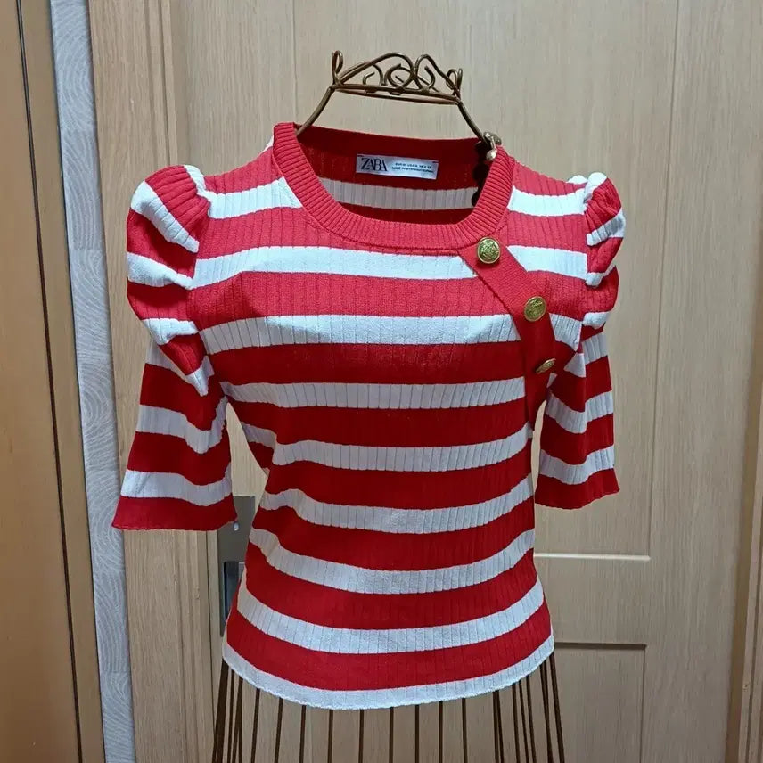 [BUNJANG] ZARA Striped Gold Button Puff Sleeve Knit - Reddish (M) / ZARA 자라 스트라이프 금장 버튼 퍼프 니트 레디쉬 (M사이즈)