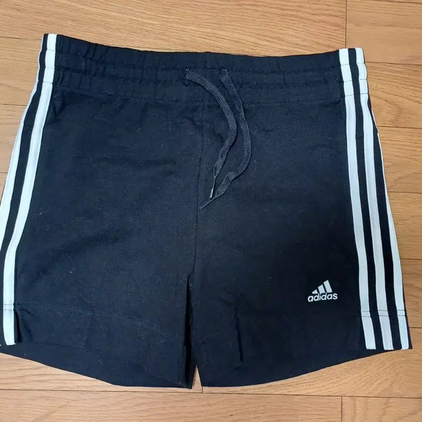 [BUNJANG] Adidas Essential 3-Stripes Shorts Women's XS / 아디다스 에센셜 3스트라이프 쇼츠 여성 반바지XS
