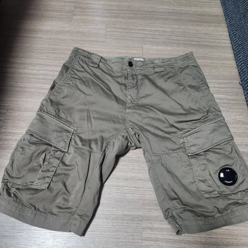 [BUNJANG] CP Company Cargo Shorts Olive Size 48 / (정품) CP컴퍼니 카고 반바지 올리브 48