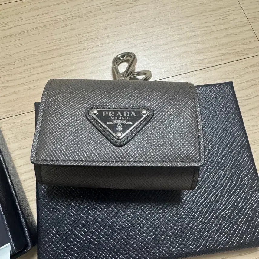 [BUNJANG] Prada Leather Keyring Smoky Grey / 프라다 가죽 키링