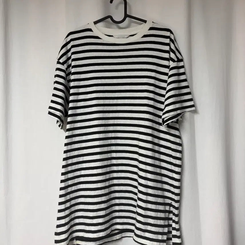 [BUNJANG] Unused Side Slit Border T-Shirt / 언유즈드 사이드 슬릿 보더 티셔츠