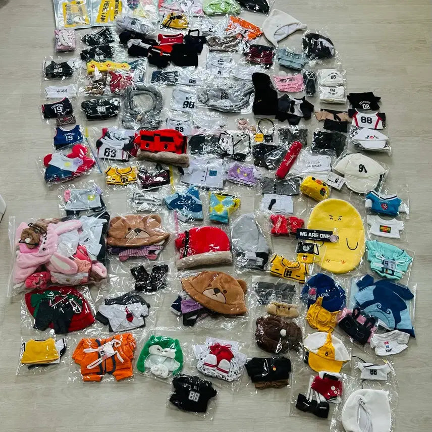 [BUNJANG] EXO Kai Custom Doll Clothes Bundle Set / EXO KAI 엑소 카이 커스텀 인형옷 100여개 이상 일괄판매