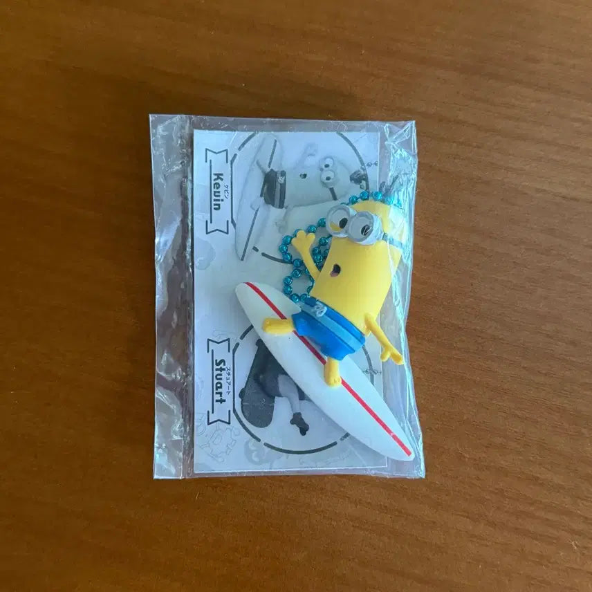[BUNJANG] Takara Tomy Minions Flat Mascot 2 Surfing Kevin Gacha Keyring / 타카라토미 미니언즈 납작 마스코트 2 서핑 케빈 가챠 키링