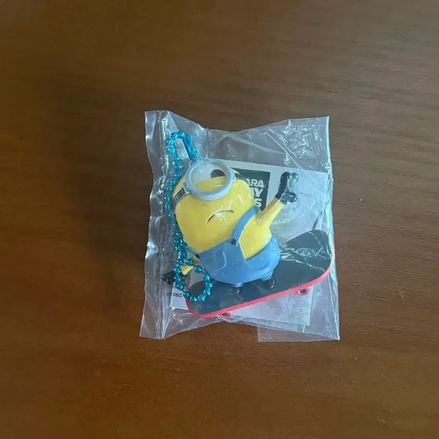 [BUNJANG] Takara Tomy Minions Flat Mascot 2 Stuart Skateboard Keyring / 타카라토미 미니언즈 납작 마스코트 2 가챠 스튜어트 스케이트보드 키링