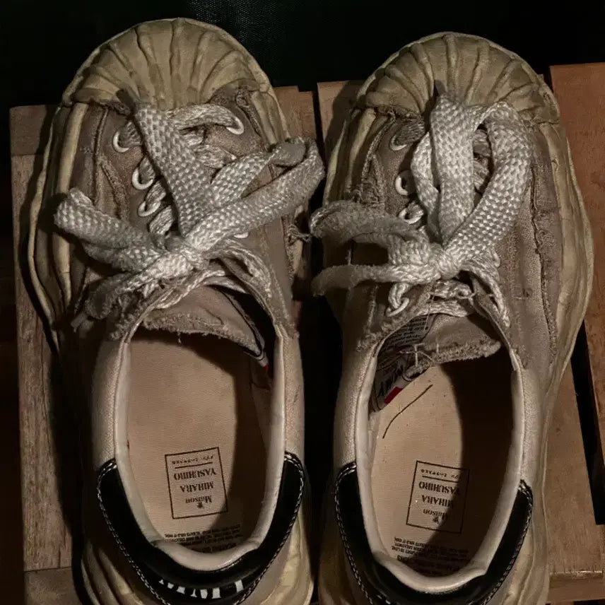 [BUNJANG] Mihara Yasuhiro Blakey Distressed Sneakers / 미하라 야스히로 디스트레스