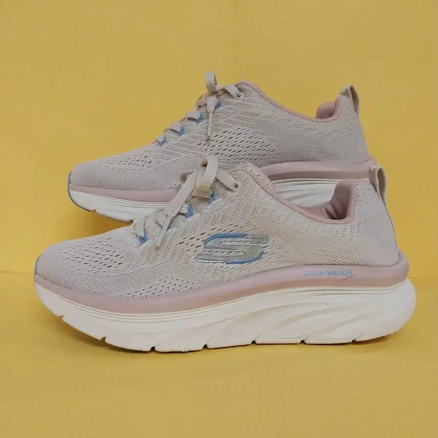 [BUNJANG] Skechers Women's Deluxe Walker Running Shoes (235mm) / 여성 스케쳐스 운동화 (235)