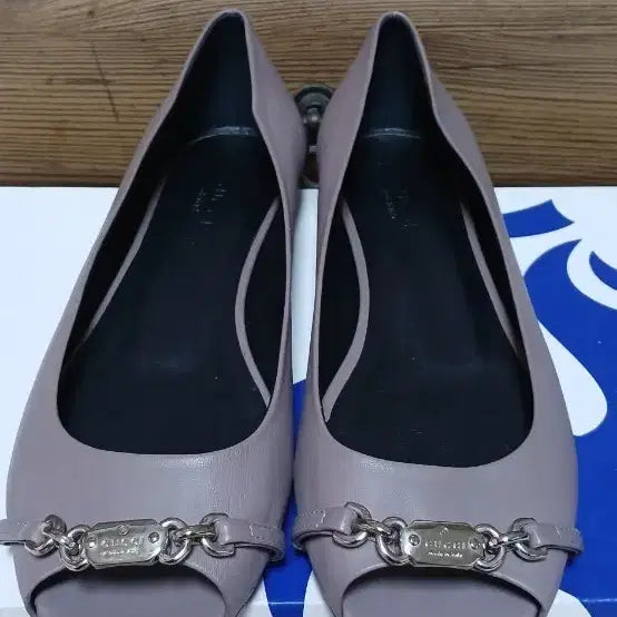 [BUNJANG] Gucci Open Toe Chain Women's Flat Shoes / 구찌 토오픈 체인 여성용 플랫슈즈(240mm)